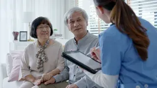 PCP speaking with Senior Patients about Medicare Advantage Plans